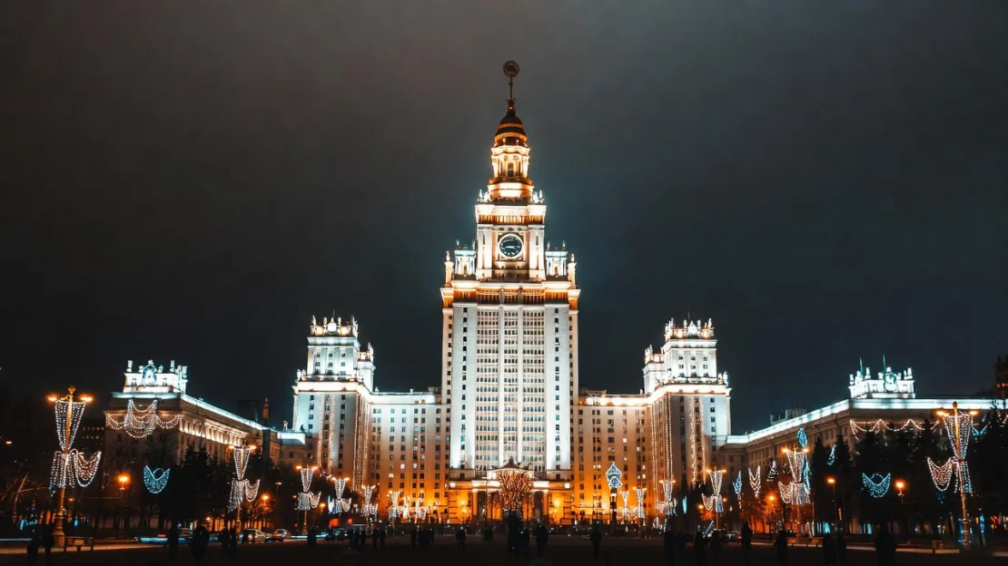 Празднование нового года в Москве 2026: столица в новогодних огнях