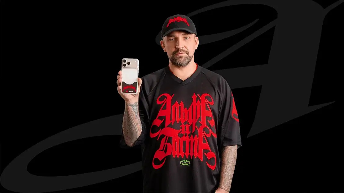 Альфа-Банк и Баста: лимитированная коллекция мерча в готическом стиле к декабрю 2025 года